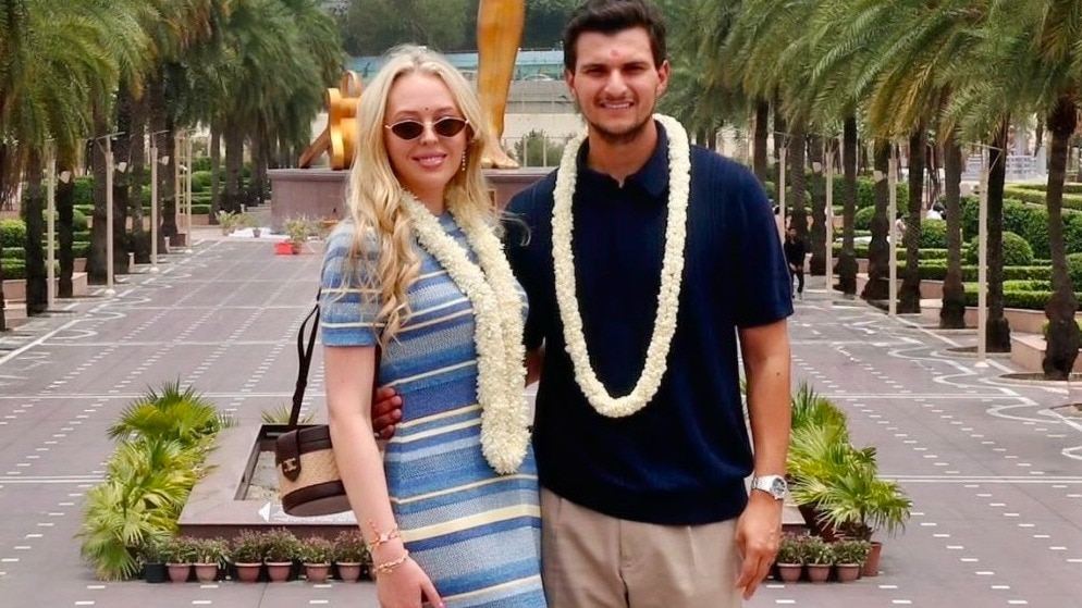 अपने पति के साथ टिफनी ट्रंप. (Photo: @TiffanyATrump)