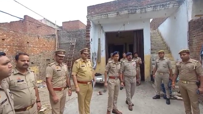फोन पर बात करना भाई को नागवार गुजरा.(Photo: Screengrab)