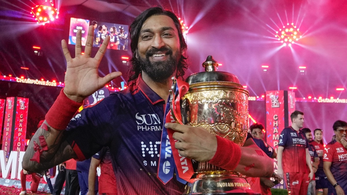 क्रुणाल पंड्या ने जीती IPL ट्रॉफी, हार्दिक ने नहीं किया पोस्ट (Photo:PTI)