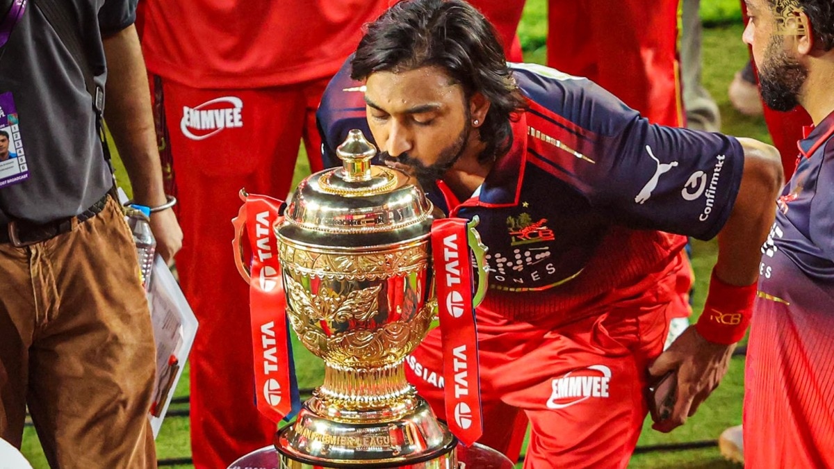 क्रुणाल पंड्या ने जीती अपनी 5वीं IPL ट्रॉफी (Photo:PTI)