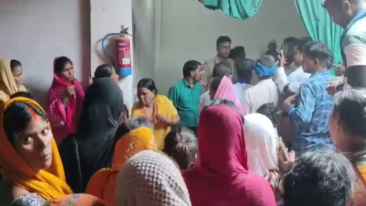 डिलीवरी के दौरान महिला की मौत से हड़कंप. (Photo: Screengrabs)