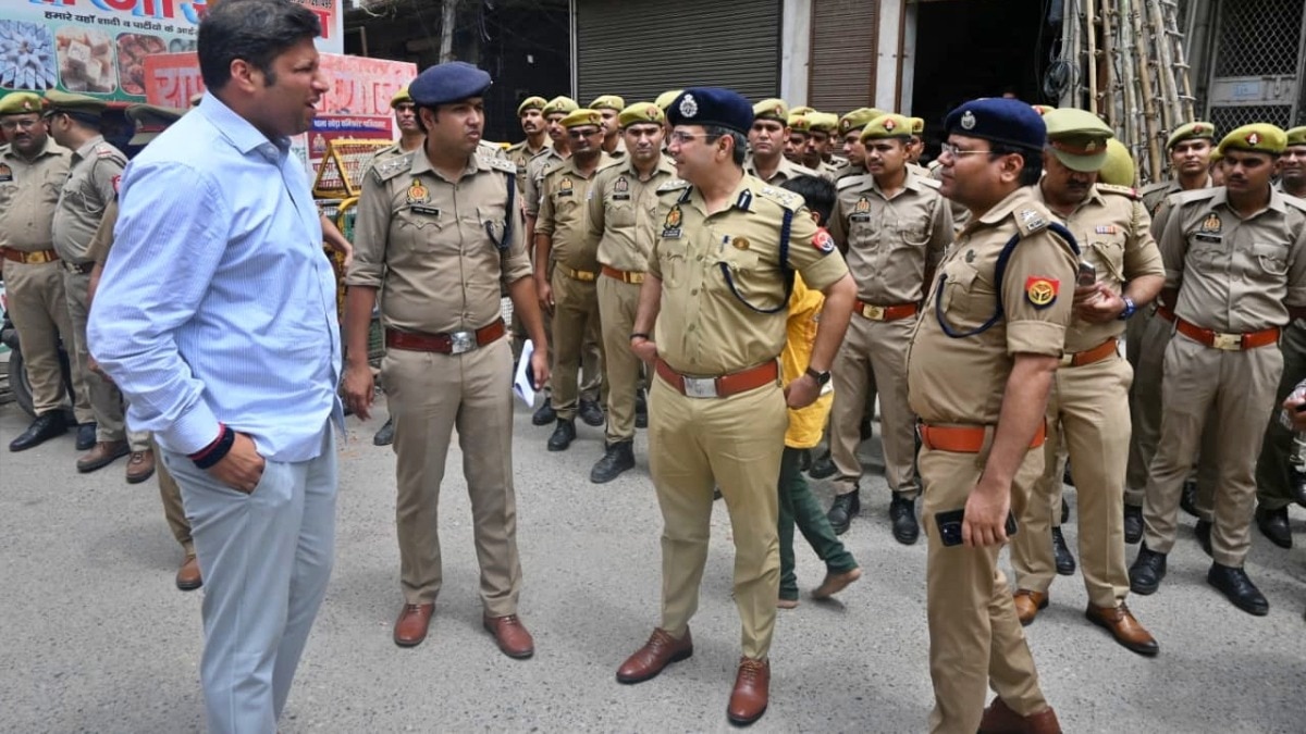 गाजियाबाद पुलिस-प्रशासन का ऑपरेशन क्लीन स्वीप (Photo- ITG)