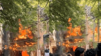 delhi malviya nagar lemon green restaurant fire