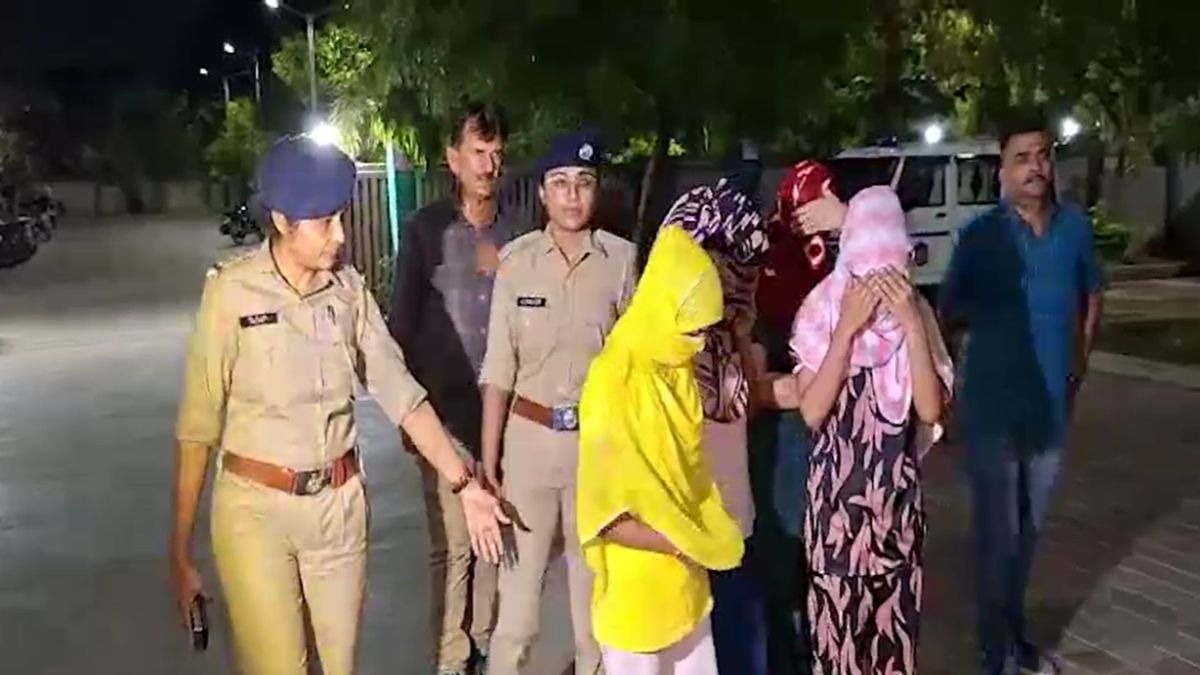 कई लोगों के पास आधार समेत भारतीय दस्तावेज भी मिले. (Photo: Screengrab)
