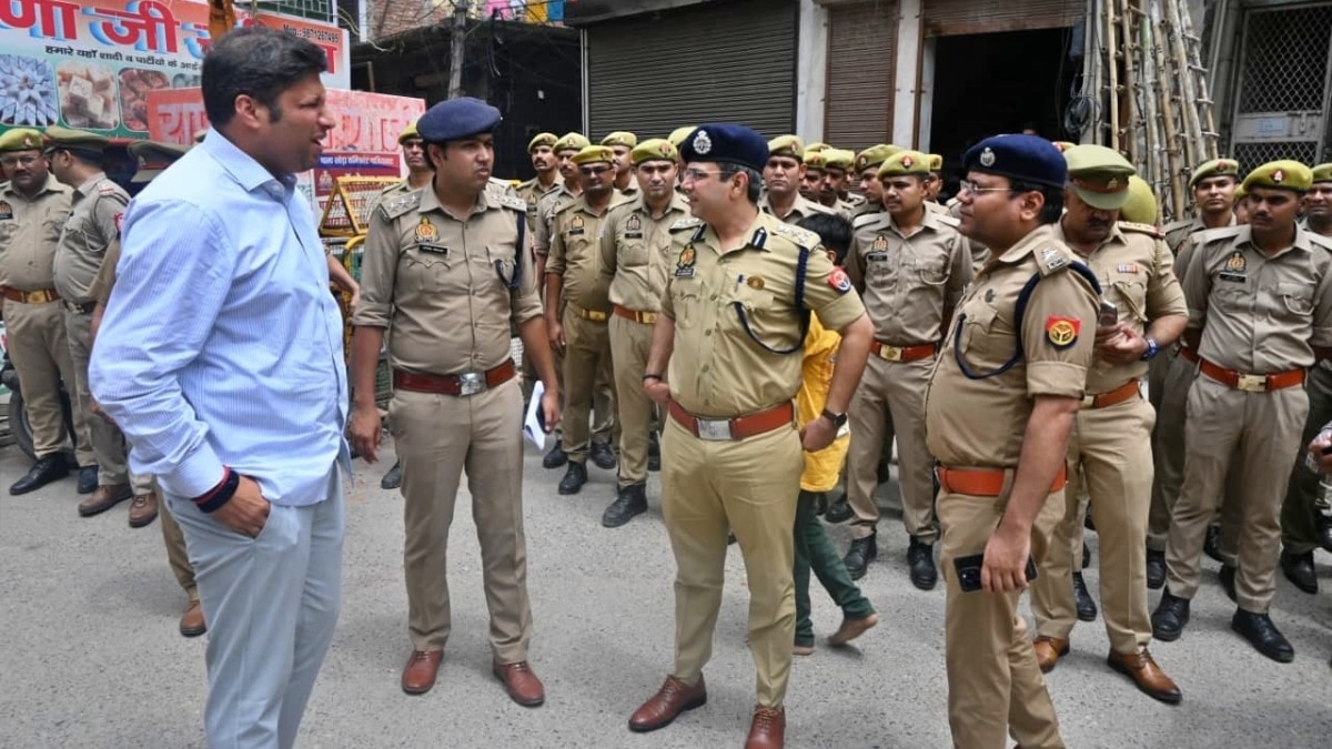 गाजियाबाद पुलिस-प्रशासन का ऑपरेशन क्लीन स्वीप (Photo: ITG)