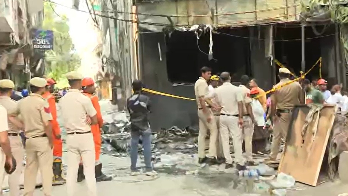 दिल्ली पुलिस के 10 जवान घायल.  (Photo: Screengrab)