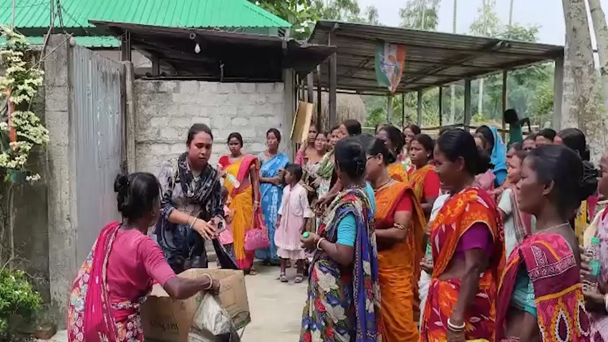 महिलाएं नाराज थीं और सड़े अंडो से हमला कर दिया. Photo ITG