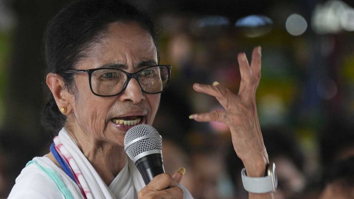 mamata banerjee hand action