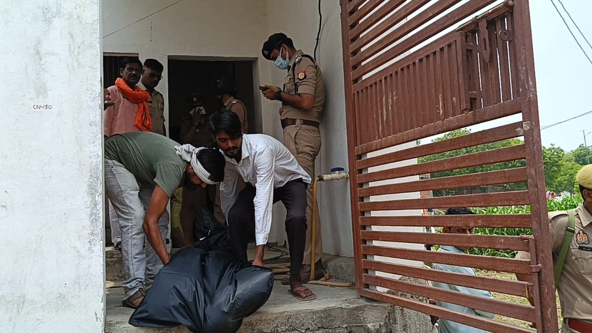 वाराणसी के बनियापुर गांव में दो शव मिलने से सनसनी (Photo- ITG)