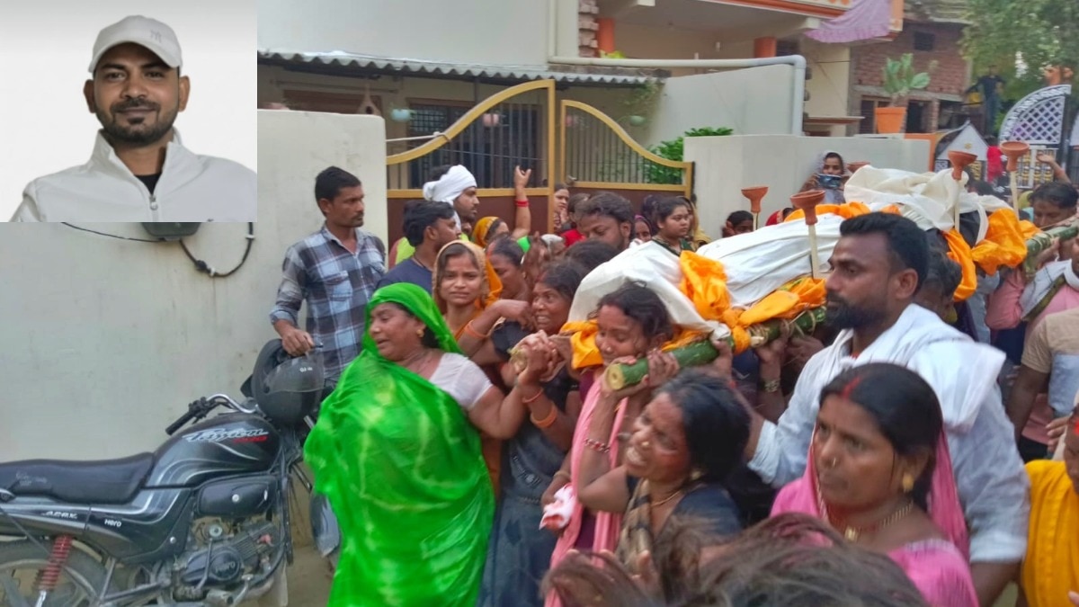 गाजीपुर में कमलेश बिंद के परिजनों-समर्थकों ने किया पुलिस टीम पर हमला (Photo- Screengrab)