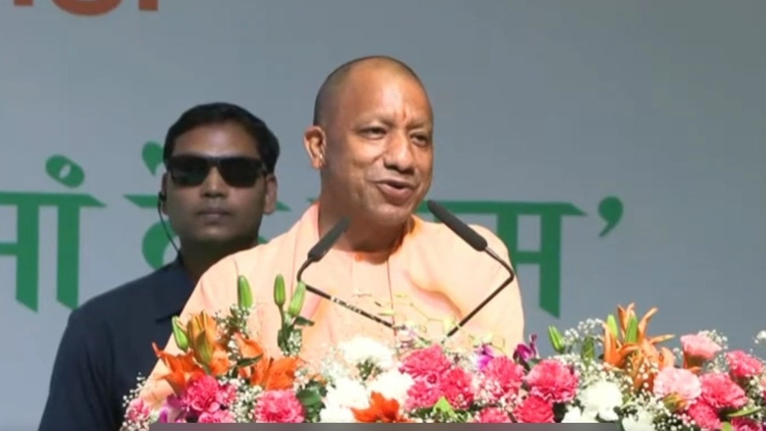 लखनऊ में सीएम योगी ने बिना नाम लिए अखिलेश पर निशाना साधा (Photo ITG)