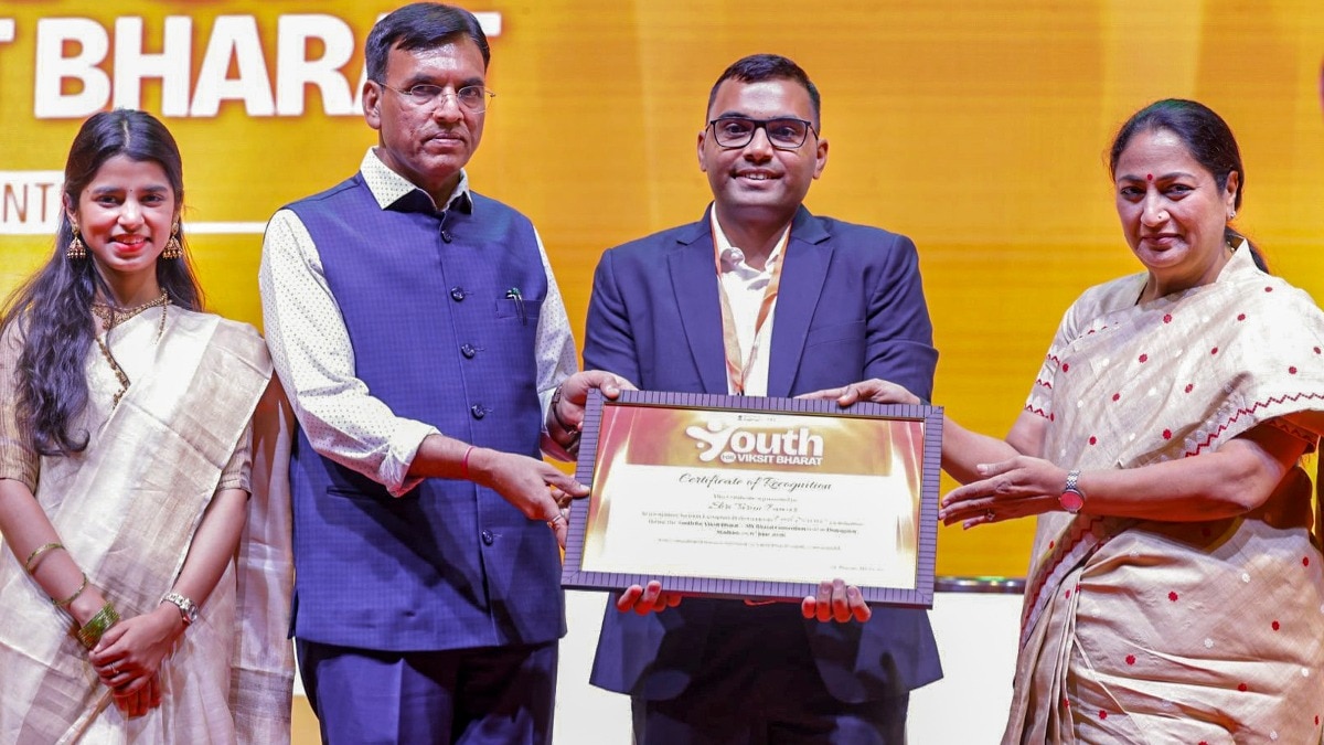 कार्यक्रम में केंद्रीय युवा मामले एवं खेल मंत्री मनसुख मंडाविया और दिल्ली की मुख्यमंत्री रेखा गुप्ता भी शामिल हुई. (Photo: PTI)
