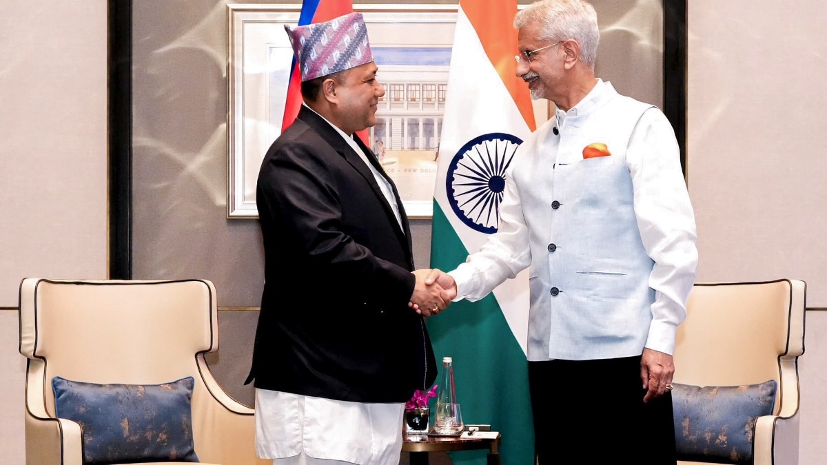 दिल्ली में विदेश मंत्री एस जयशंकर से मिले नेपाल के विदेश मंत्री शिशिर खनाल. (Photo: PTI)