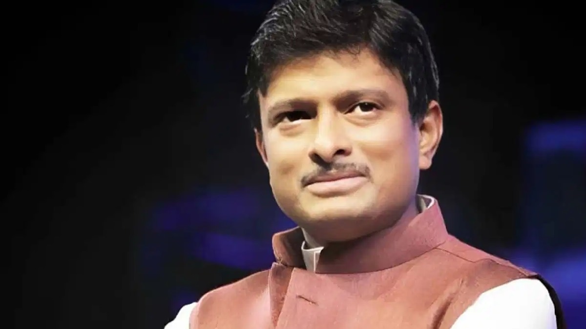 गिरफ्तार TMC पार्षद पर फूटा लोगों का गुस्सा, कोर्ट ले जाते स
