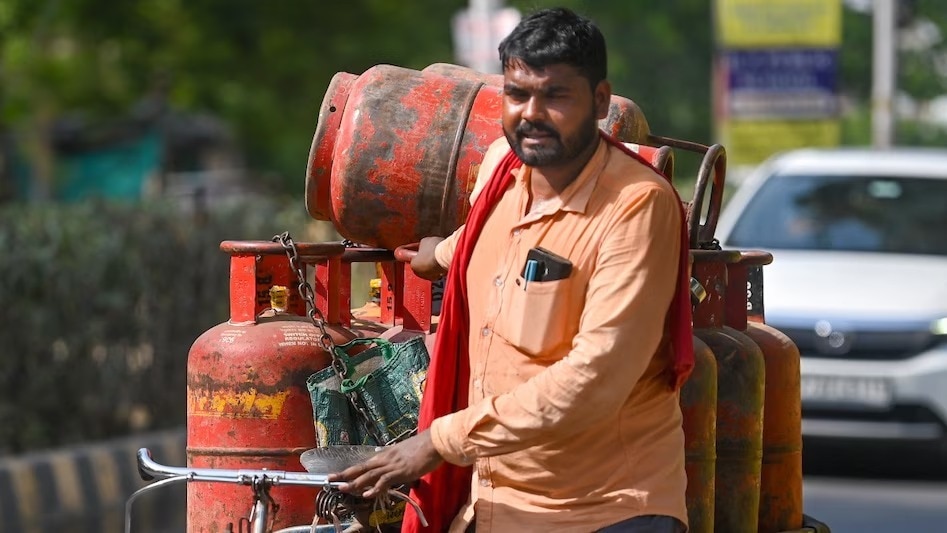 दुनिया के कई देशों से सस्ता भारत में एलपीजी गैस सिलेंडर. (File Photo)