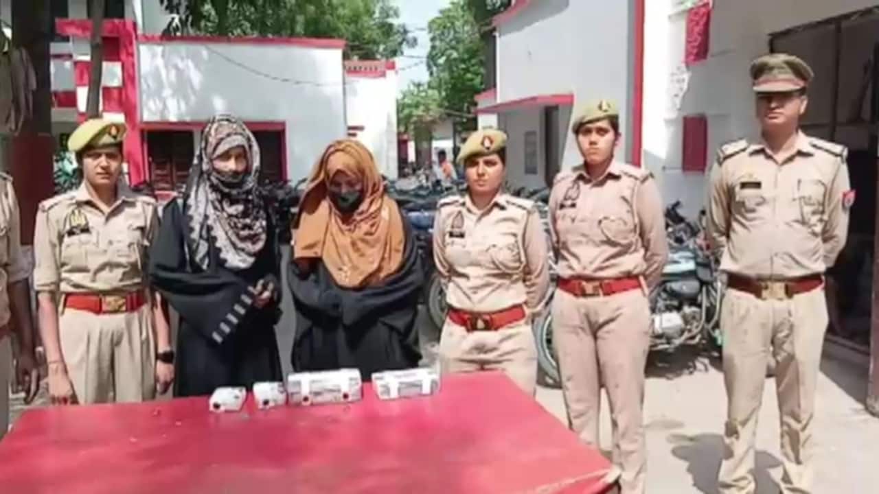 स्मैक कारोबार की खिलाड़ी बहनें! घर से चल रहा था लाखों का धंधा