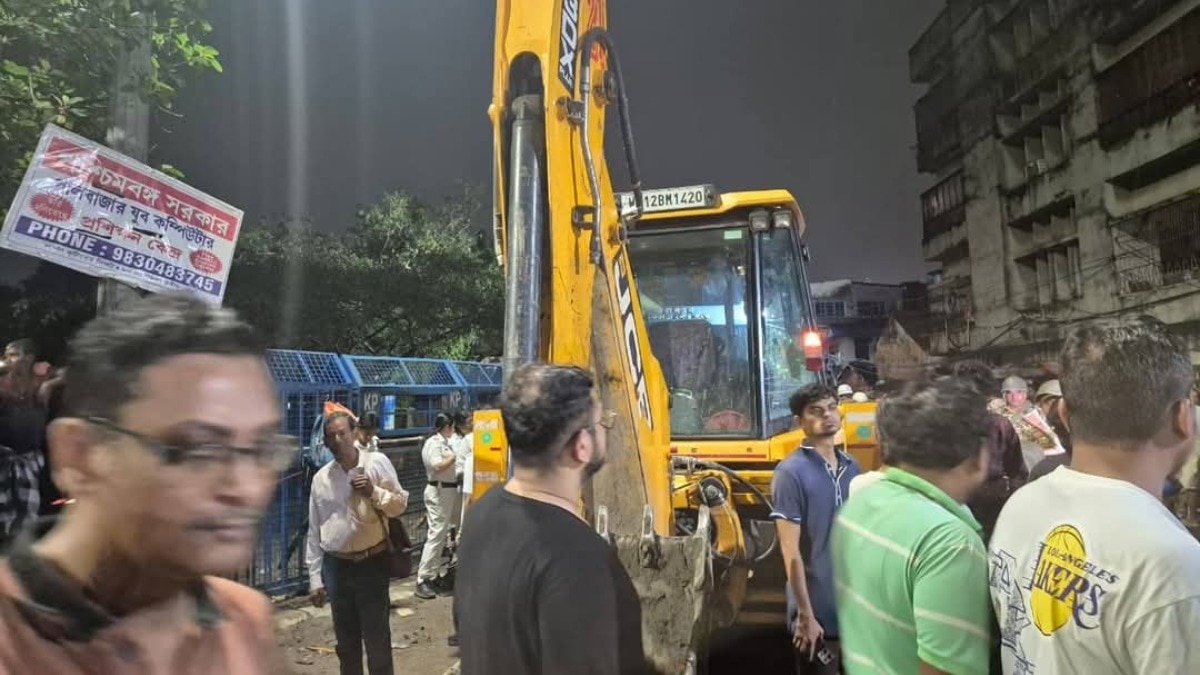 बंगाल: जादवपुर में अतिक्रमण हटाने पर बवाल, पुलिस-हॉकरों में 