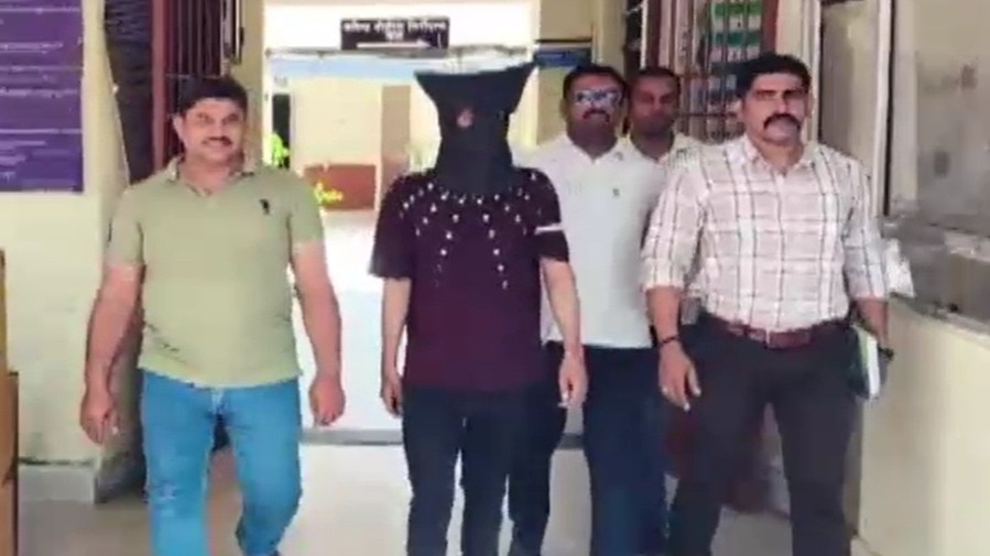 गर्लफ्रेंड पर खर्च के लिए पोता बना चोर, दादी के घर से उड़ाए 