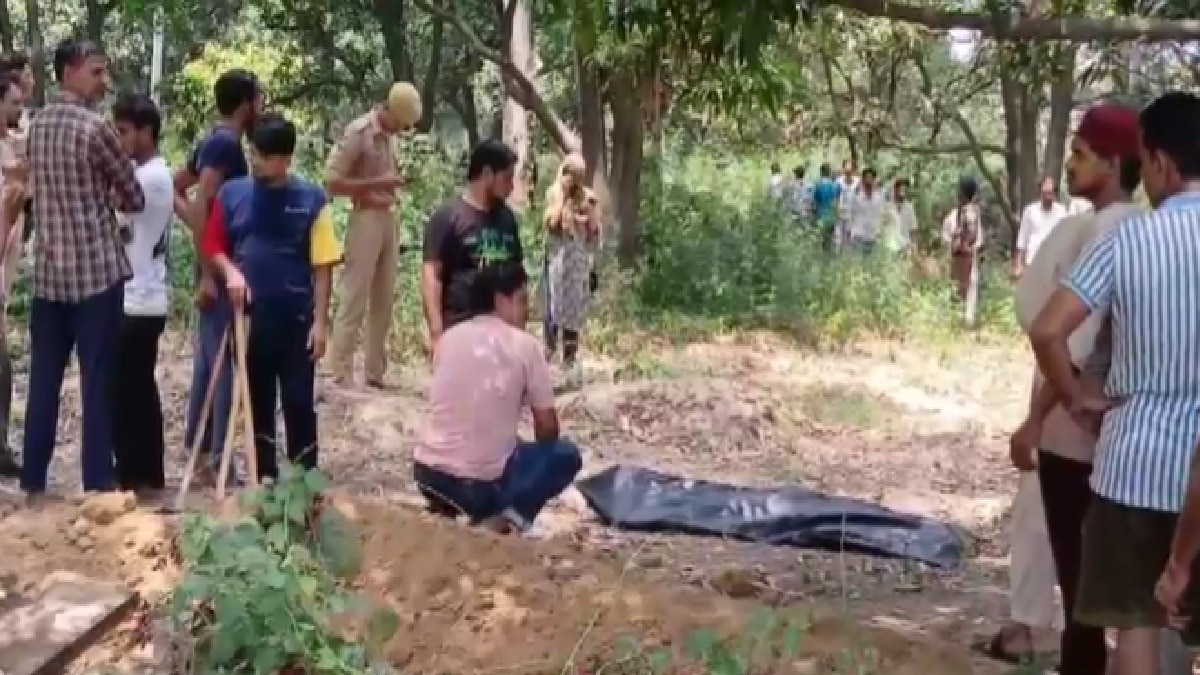 कब्र से निकाली गई 3 महीने पुरानी लाश, पत्नी को एकाएक हुआ मर्