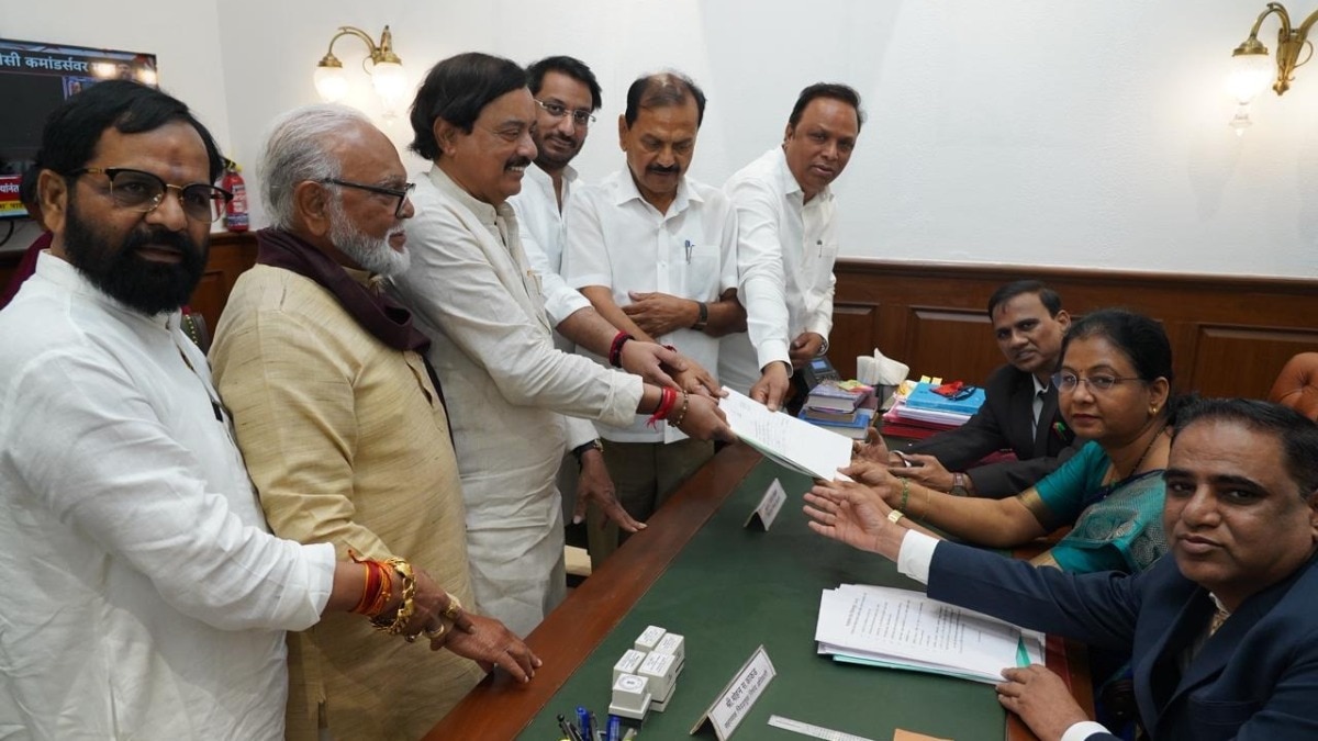 भतीजे को कैबिनेट में शामिल न किए जाने पर छगन भुजबल ने दिल्ली जाने से किया इनकार. (Photo: ITG)