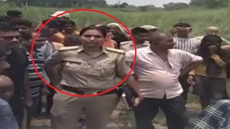 जमीन में पड़ी थी अधजली डेडबॉडी, थानाध्यक्ष बोलीं- 'मुझे तेज 
