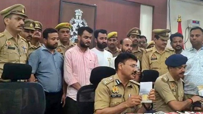 कानपुर से यूके तक जाल: 13 साल से चल रही थी फर्जी ड