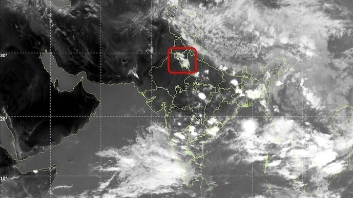IMD ने तेज हवाओं और बिजली कड़कने की चेतावनी दी है. (Photo: IMD)