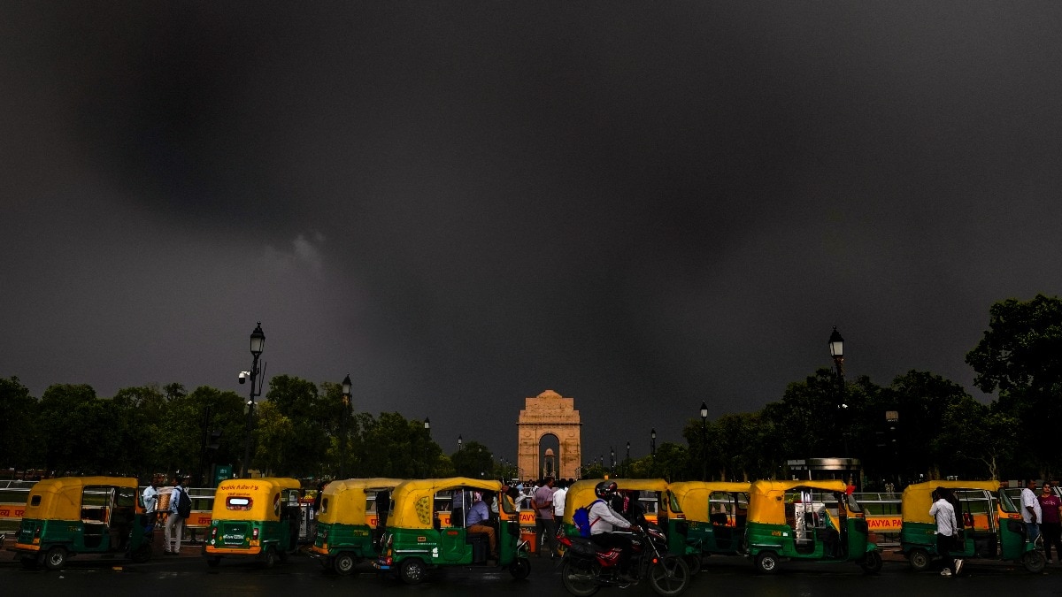 दिल्ली-NCR में मौसम का रौद्र रूप, 128 KM/घंटा की स