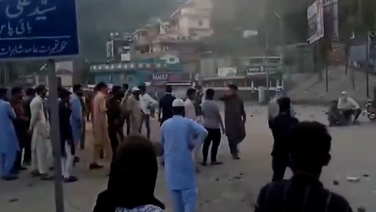 PoK में नरसंहार! मुनीर की सेना के खिलाफ प्रोटेस्ट 