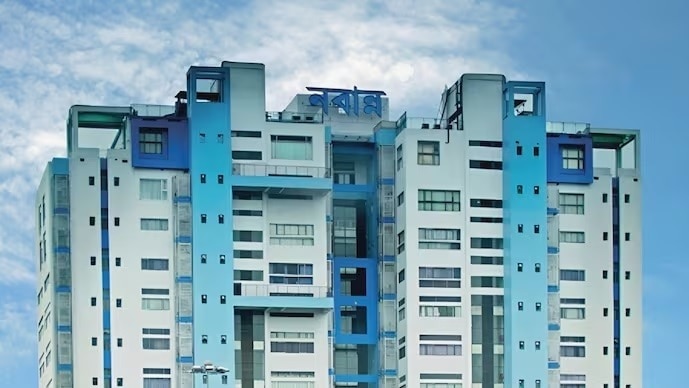 नवान्न को नीला और सफेद से केसरिया रंग में रंगने की तैयारी शुरू