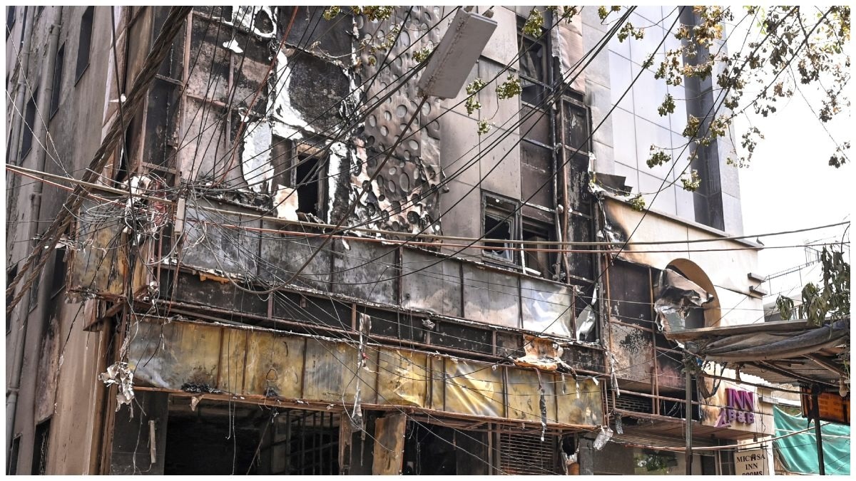 सरकार तो कहती है 5 मिनट... क्या दिल्ली में इतनी देर में बुझा