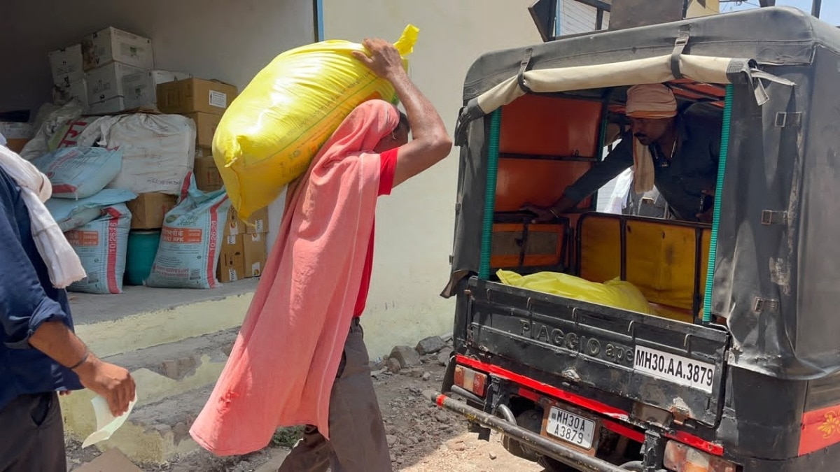 Akola Fertilizer Crisis