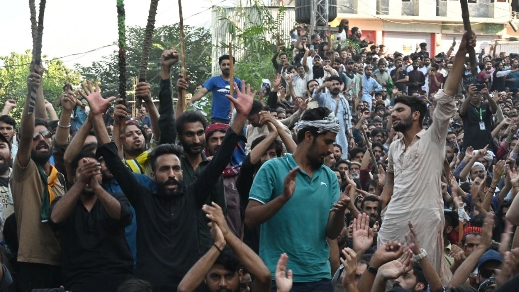 PoK में पाकिस्तानी सेना का जुल्म, विरोध में सड़कों पर उतरे ड