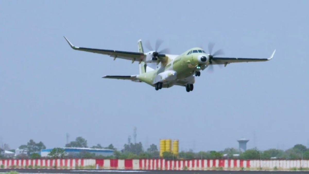 यह विमान पूरी तरह से भारत में निर्मित है. (Photo- X @IAF_MCC)