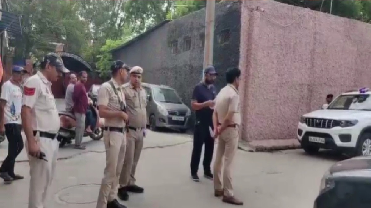 आधी रात हुआ विवाद, पत्नी के हथौड़ा से नमारकर भाग गया पति (Photo: itg)