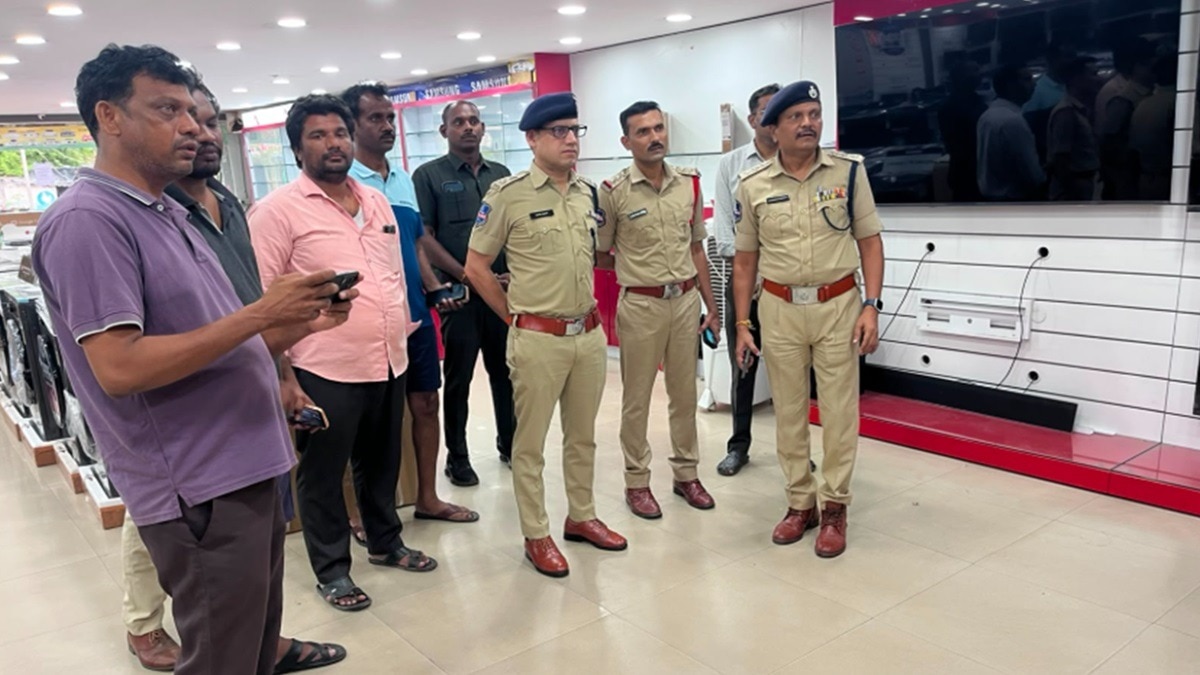 Khammam Mobile Store Theft,