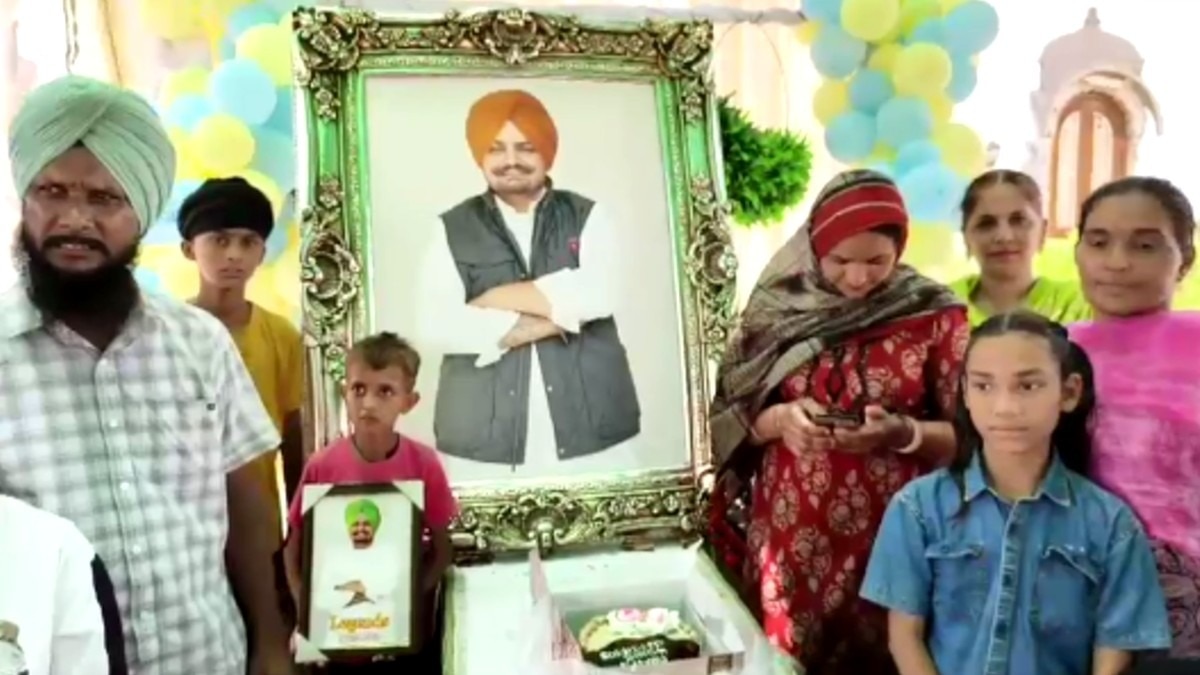 सिद्धू मूसेवाला के बर्थडे पर रो पड़े फैंस, मूसा हवेली में मन