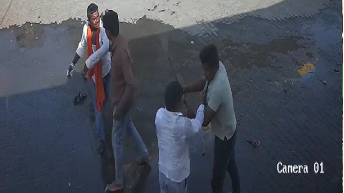 'पेट्रोल है क्या' पूछने से शुरू हुआ विवाद, रॉड बरसाकर कर दी 