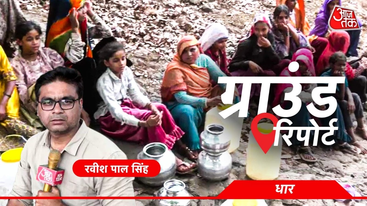 पानी के लिए घंटों इंतजार करते हैं लोग (Photo: ITG)