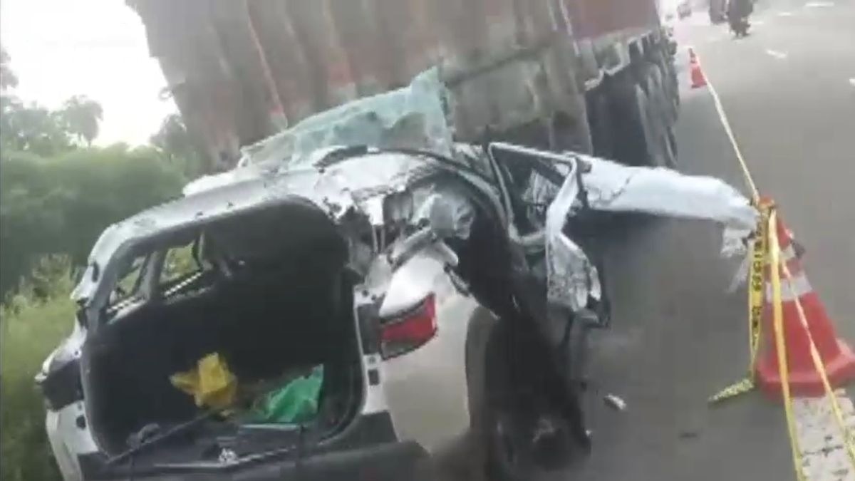 6a2b799684095-begusarai-road-accident-three-sho-and-driver-killed-after-car-collides-with-truck-121425236-16x9.jpg