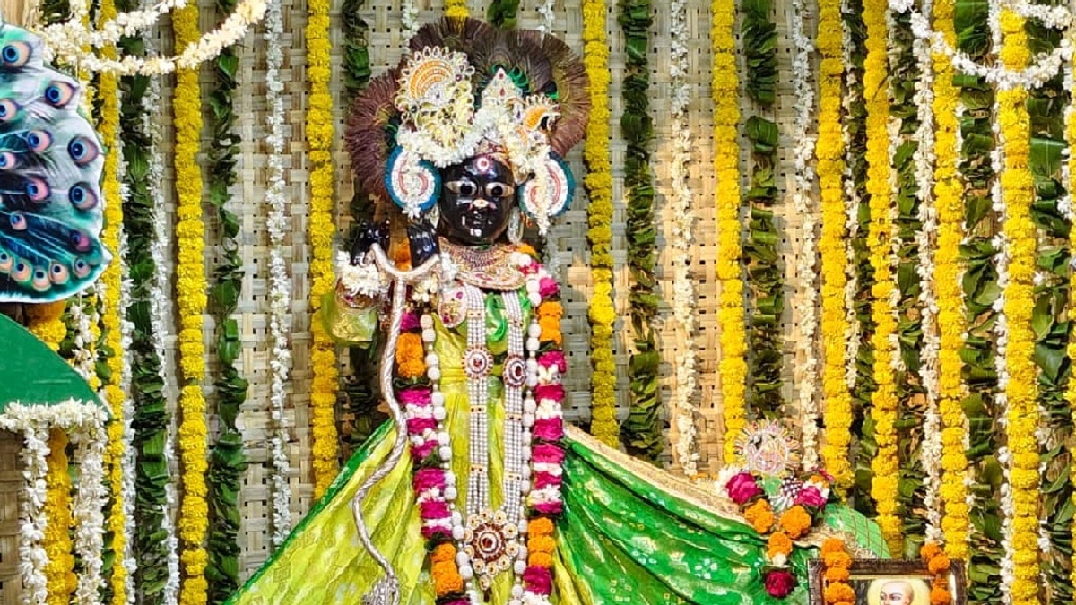 'भक्त के साथ न चले जाएं ठाकुर जी', इस मंदिर में संभलकर कराए 