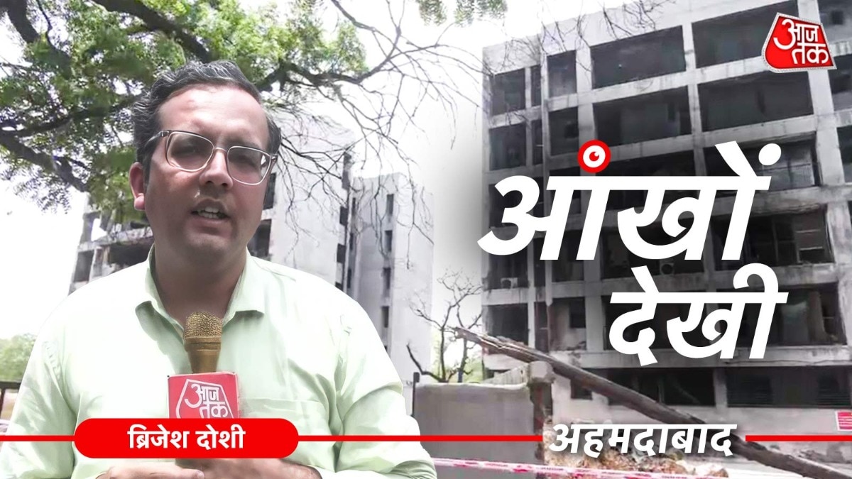 प्लेन क्रैश साइट पर पीड़ितों ने अपनों को श्रद्धांजलि दी (Photo- ITG)