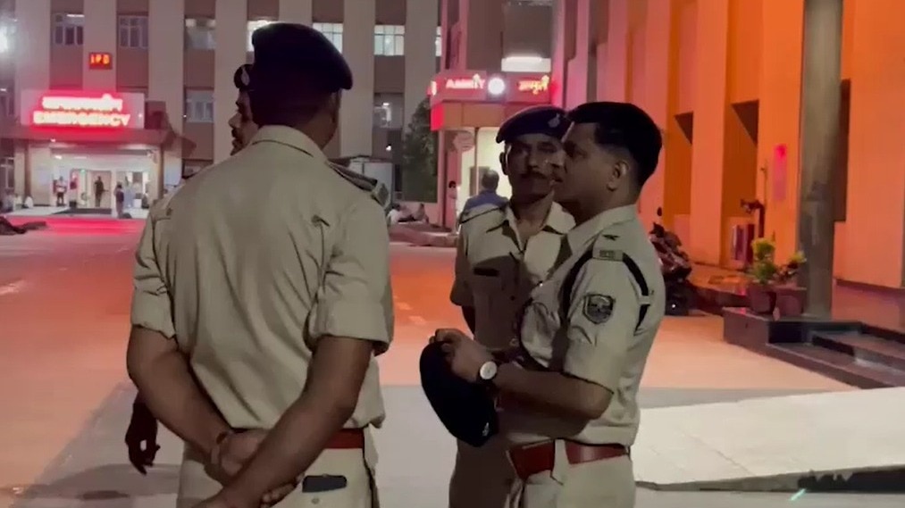 पटना में पुलिस टीम पर फायरिंग. (photo: ITG)
