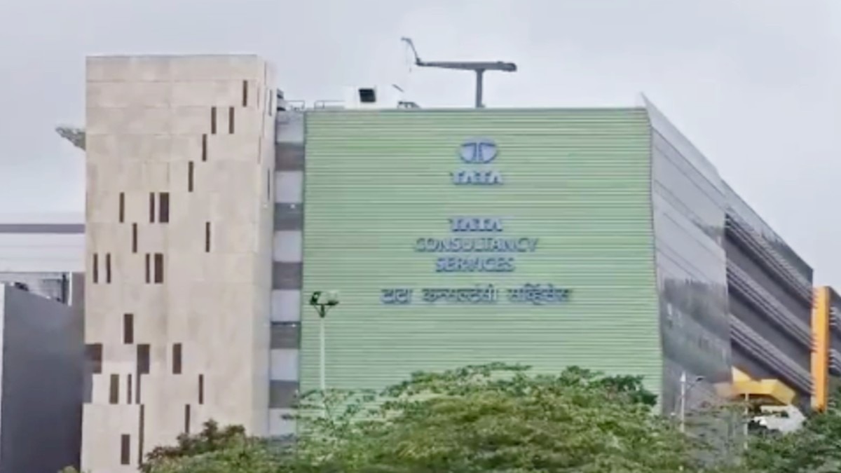 Pune TCS employee hangs