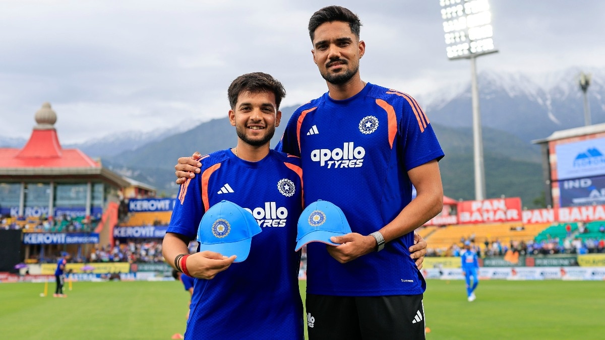 धर्माशाला के मैदान पर हर्ष दुबे और गुरनूर बरार ने डेब्यू किया. (Photo: BCCI)
