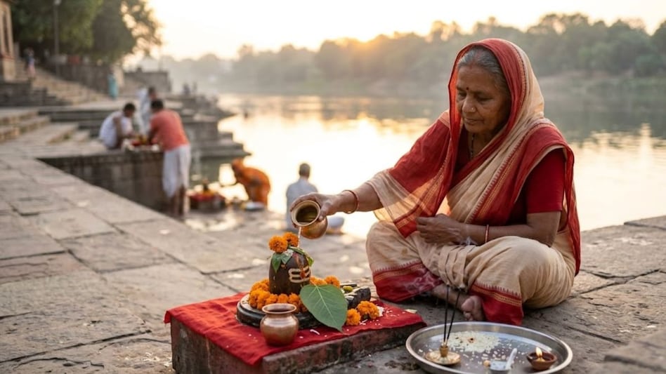 Somvati Amavasya 2026: सोमवती अमावस्या आज, जानिए शुभ मुहूर्त, पूजा विधि और दान का महत्व - somvati amavasya 2026 june 15 puja vidhi daan shubh muhurt tvisz - AajTak