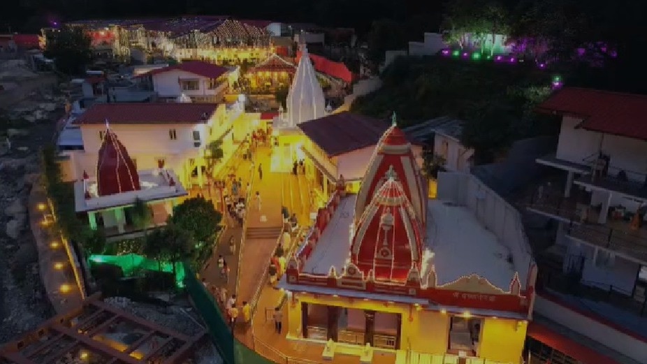 स्थापना दिवस के लिए सजा कैंची धाम. (Photo: Screengrabs)