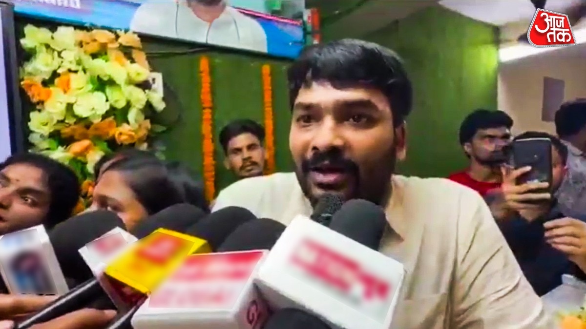 ज्ञान बिंदु कोचिंग के डायरेक्टर रौशन आनंद. (Photo: Screengrabs)
