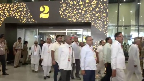 170 से ज्यादा किसान जेवर से लखनऊ पहुंचे हैं. (Photo: Screengrab)
