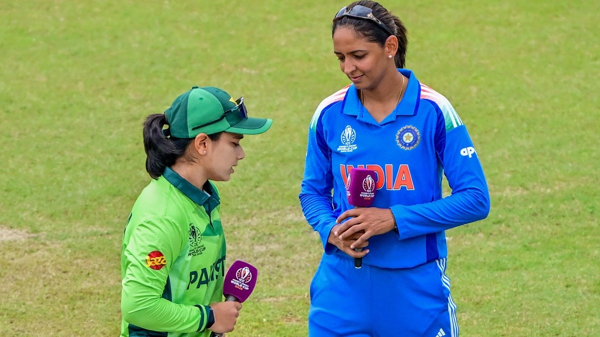 Harmanpreet Kaur, Fatima Sana